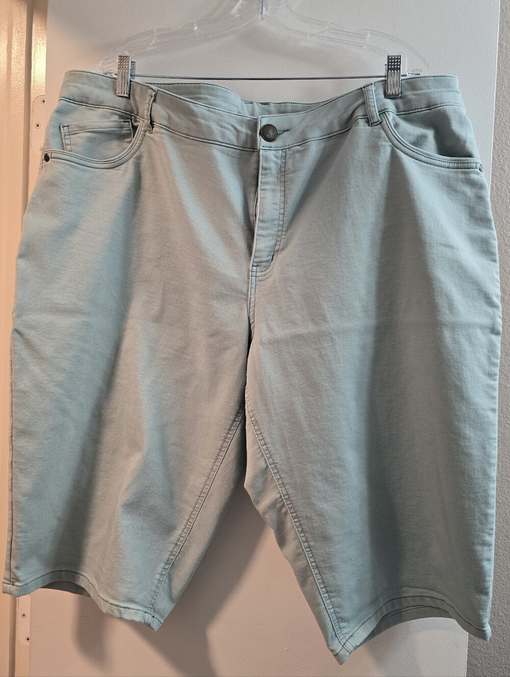 9 CJ Banks Women's Capri Jeans in Light Mint